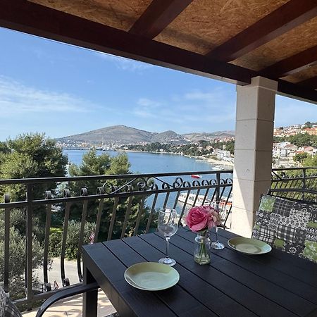 Apartments Villa Mirella 20 M From The Sea - Free Parking 트로기르 외부 사진