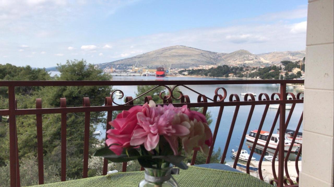 Apartments Villa Mirella 20 M From The Sea - Free Parking 트로기르 외부 사진