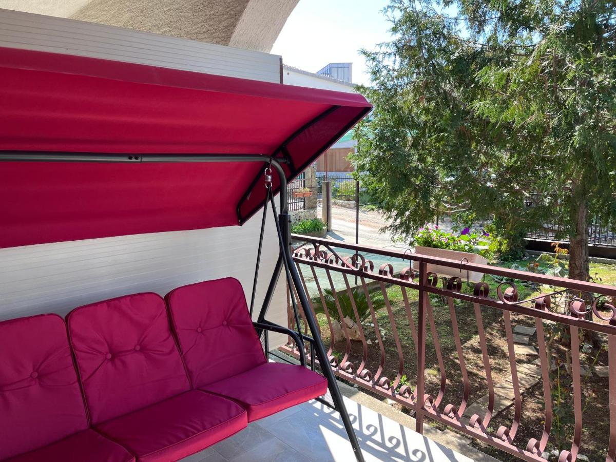 Apartments Villa Mirella 20 M From The Sea - Free Parking 트로기르 외부 사진