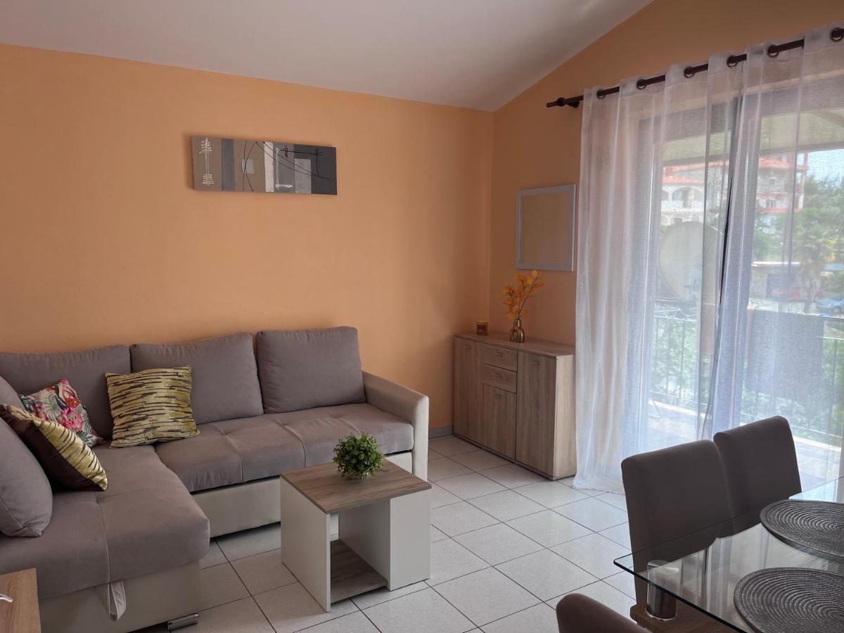Apartments Villa Mirella 20 M From The Sea - Free Parking 트로기르 외부 사진