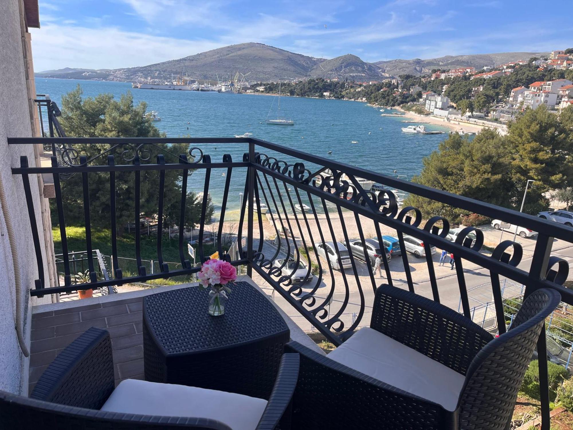 Apartments Villa Mirella 20 M From The Sea - Free Parking 트로기르 외부 사진
