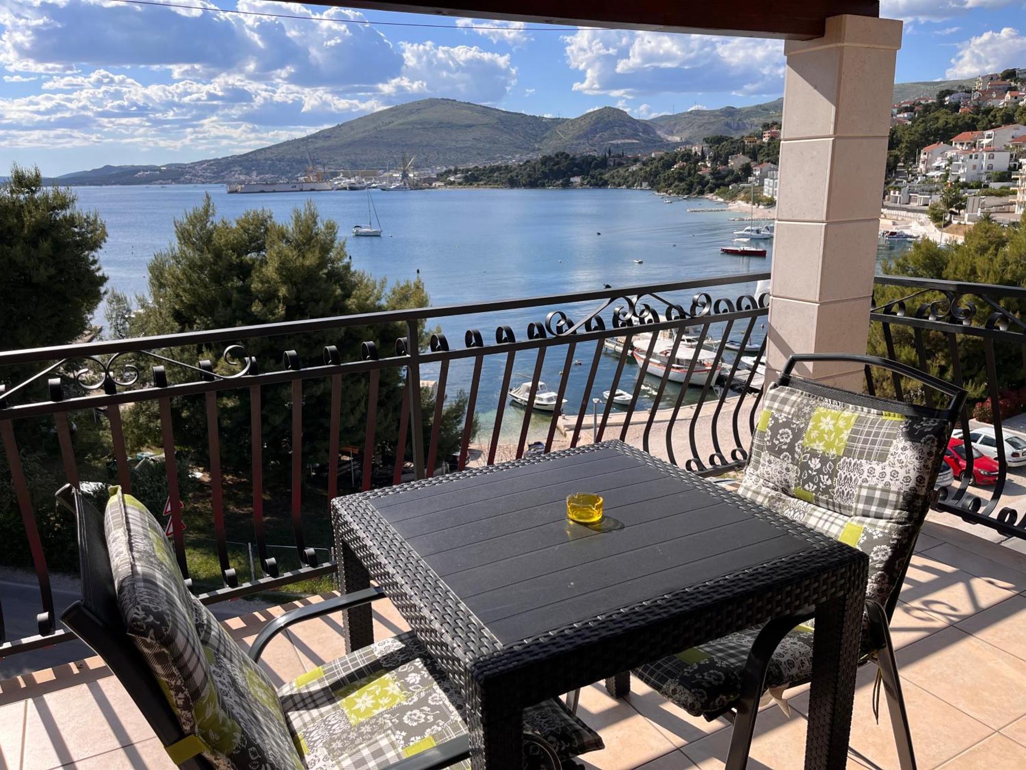 Apartments Villa Mirella 20 M From The Sea - Free Parking 트로기르 외부 사진