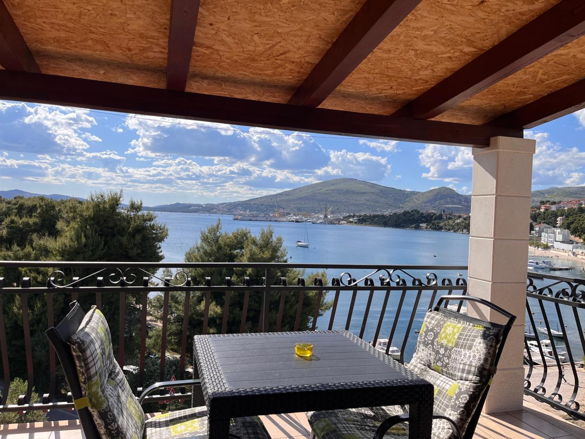 Apartments Villa Mirella 20 M From The Sea - Free Parking 트로기르 외부 사진