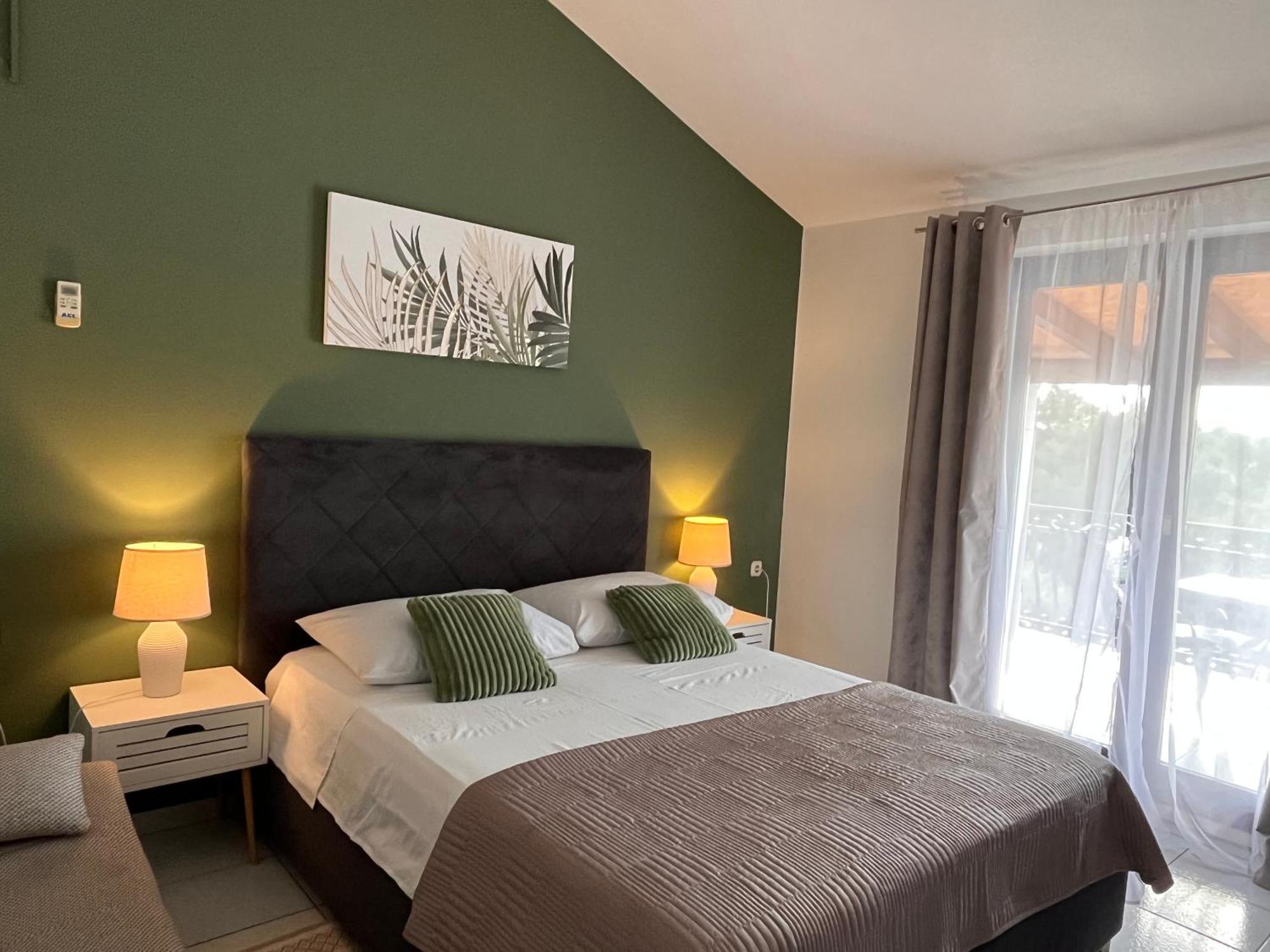 Apartments Villa Mirella 20 M From The Sea - Free Parking 트로기르 외부 사진