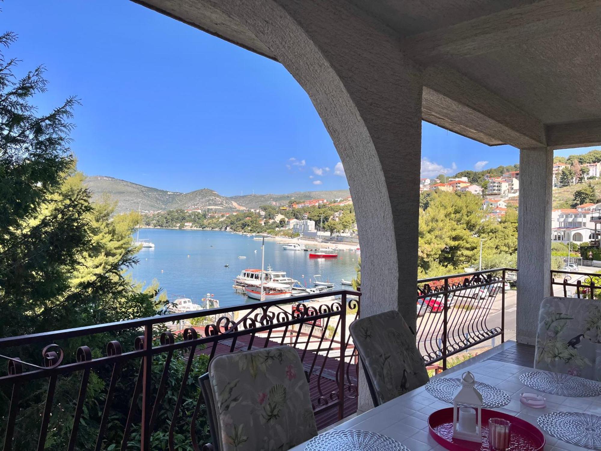 Apartments Villa Mirella 20 M From The Sea - Free Parking 트로기르 외부 사진