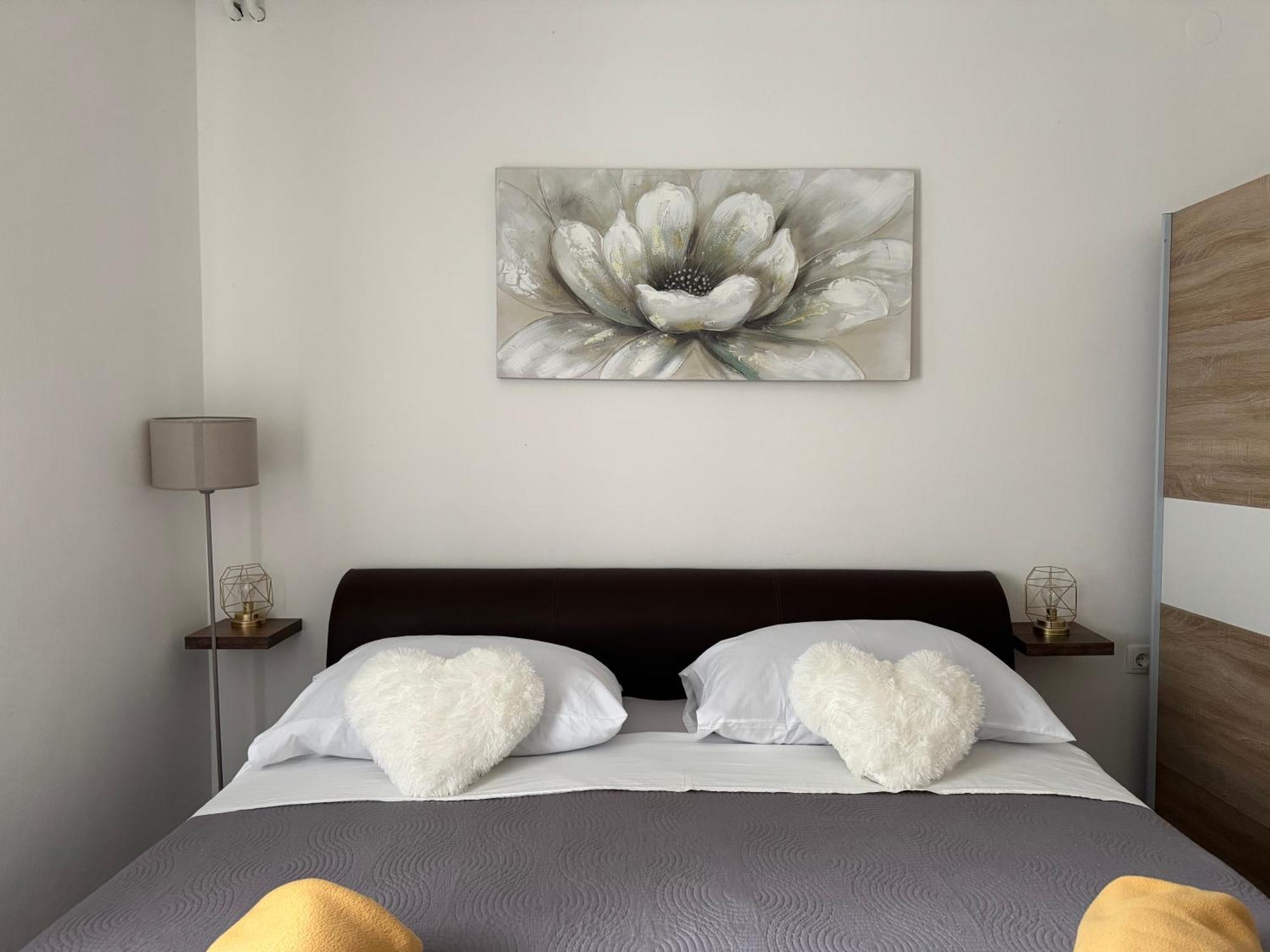 Apartments Villa Mirella 20 M From The Sea - Free Parking 트로기르 외부 사진