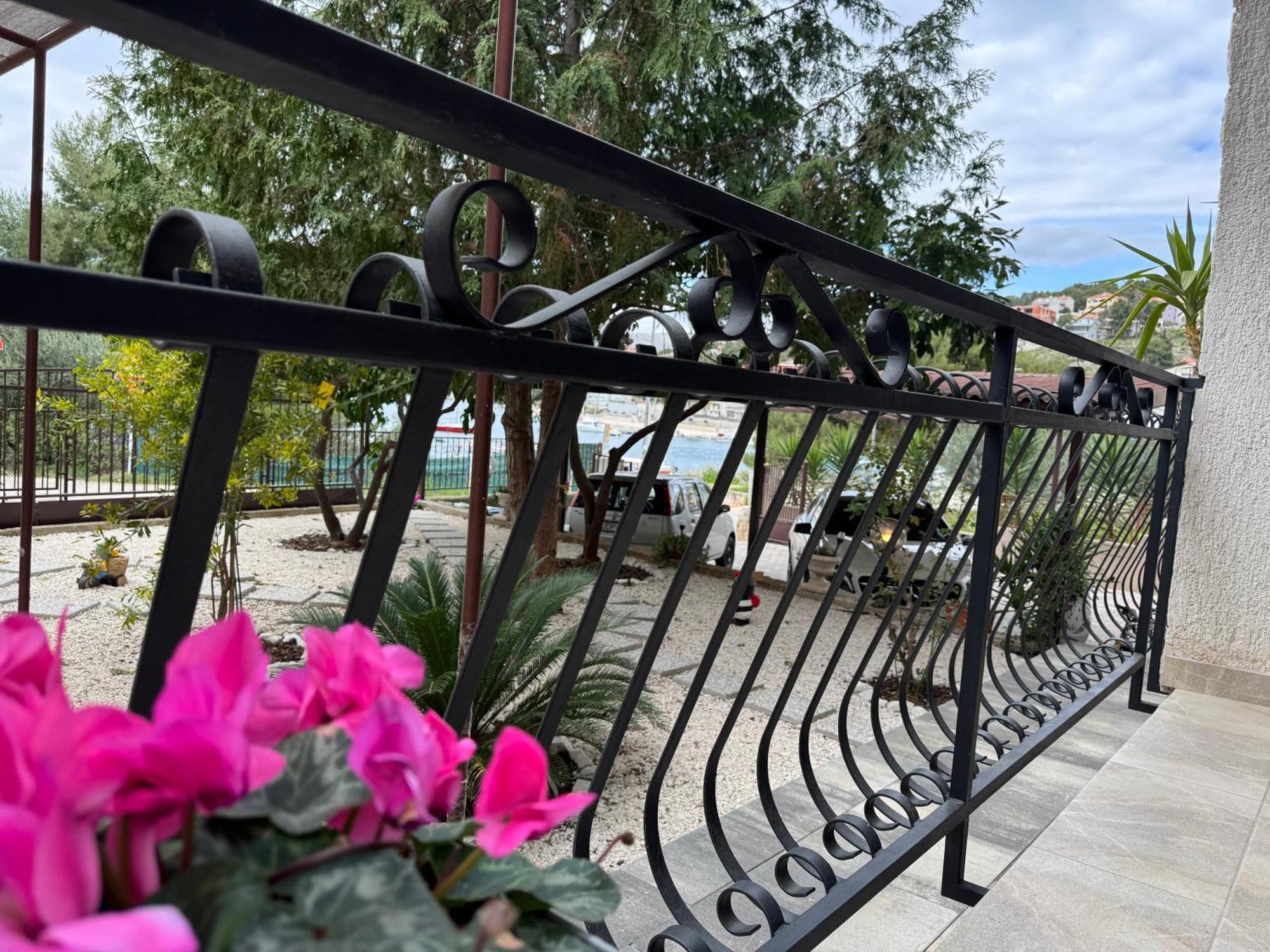 Apartments Villa Mirella 20 M From The Sea - Free Parking 트로기르 외부 사진