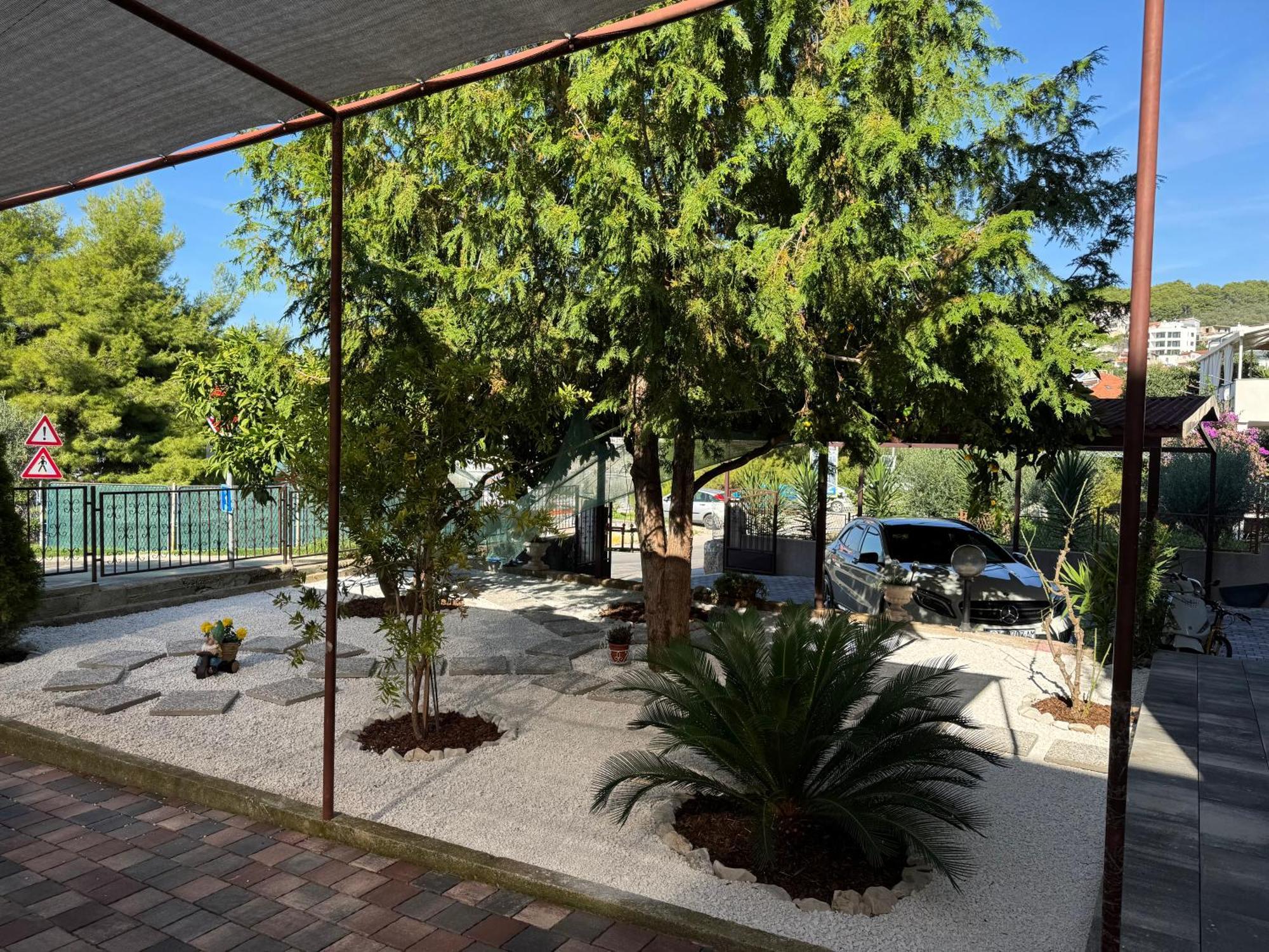 Apartments Villa Mirella 20 M From The Sea - Free Parking 트로기르 외부 사진